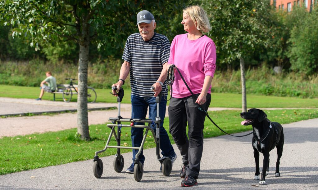 ulkoiluystävä ja koira